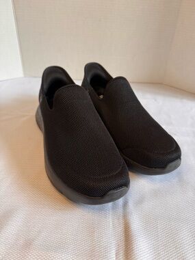 Skechers GOwalk Mens 9.5 Black Slip On Walking Shoes Memory Foam Comfort